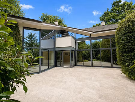 montmorency : élégante villa d'architecte à deux pas du centre-ville