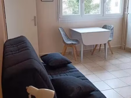 location meublée appartement 1 pièce 27 m² à metz (57000)  550 €