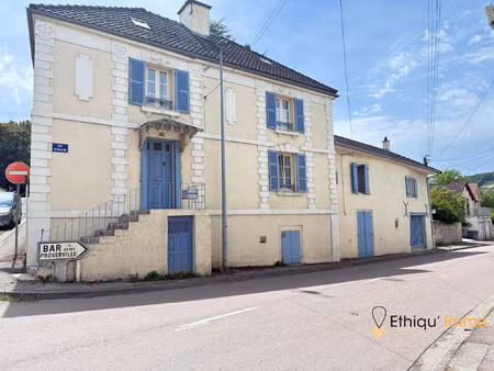 belle maison bourgeoise avec terrain arboré 1205m2