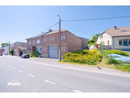entrepôt avec étage d'une surface utile d'environ 352 m² !
