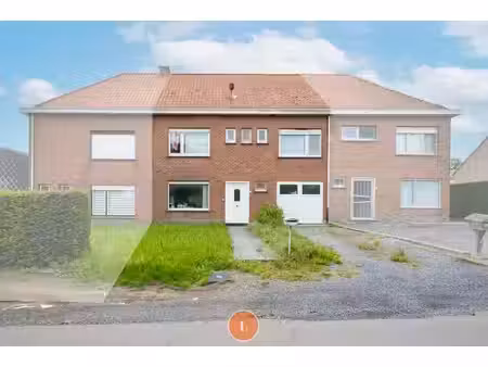 maison à rénover avec 4 chambres  garage et jardin