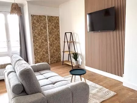 studio rénové et meublé avec balcon