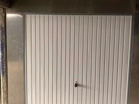 box / garage 12m²