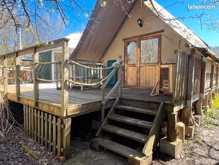 yourte et chalet avec terrasse
