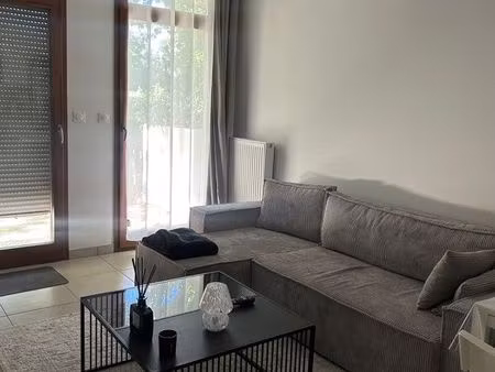 t2 44 m² avec terrasse sur parc – résidence sécurisée – lyon 8 grand trou