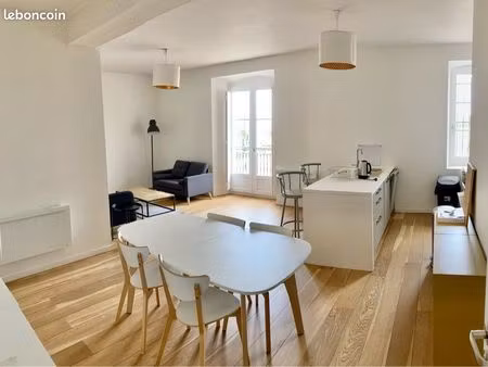 bordeaux - t3 meublé de 64m2 avec balcon