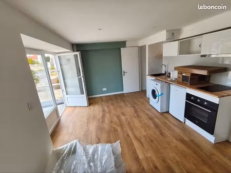 charmant studio avec parking entièrement rénové et décoré avec soin à brest