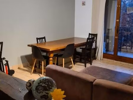 f2 55 m² en rdc avec parking extérieur