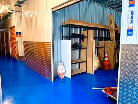 garage sécurisé / box de stockage / garde-meuble