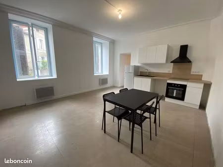 t2 meublé 48 m² rénové – grande chambre – cuisine équipée – sans frais d'agence