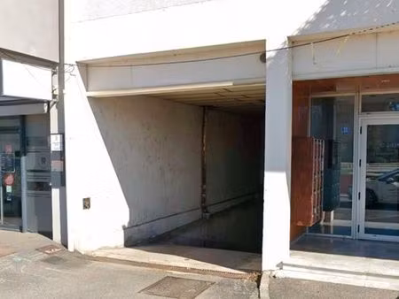 place de parking souterrain