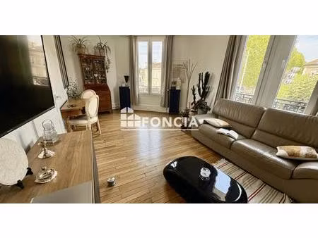 appartement 3 pièces en parfait état à fontainebleau