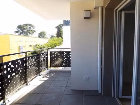 t2 avec balcon et parking à montpellier