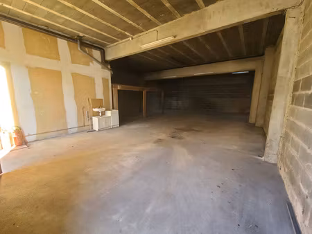 grand garage a louer