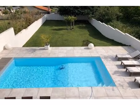 jolie maison contemporaine