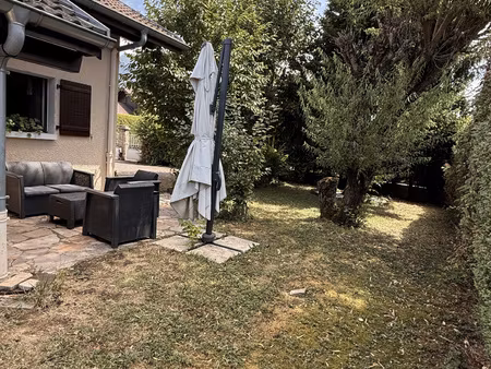 maison meublée  individuelle  dans impasse.