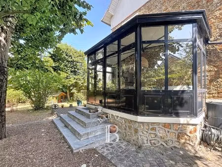 le service location de la maison barnes vous propose ce bien :