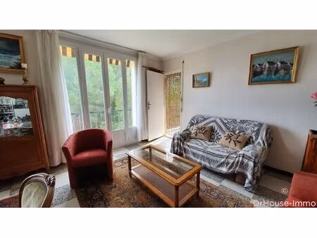 élégant appartement t3 de 64m² avec balcon et terrasse en plein coeur d'ajaccio