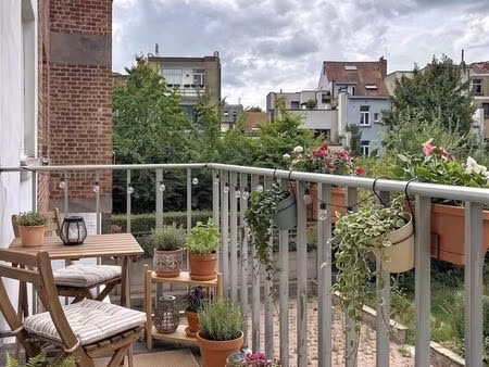 appartement à louer avec garage et terrasse   uccle (vbe49847)