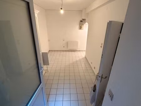 local cave sèche atelier propre wc & évier 16m2