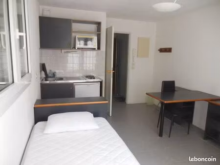 location studio meublé
