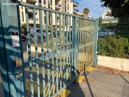 parking sécurisé à 200 m de la plage  des vespins à cagnes-sur-mer