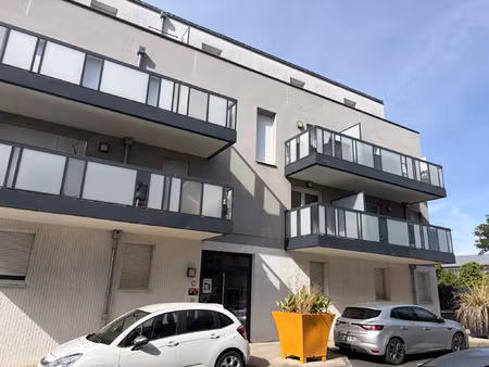 appartement 2 pièces  44 50 m2  balcon  1 parking  dpe b