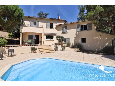 maison familiale de 182 m2 proche centre charbonnieres