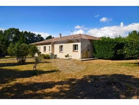 maison t5 de 2003 avec sous-sol complet et grand terrain – mirabel