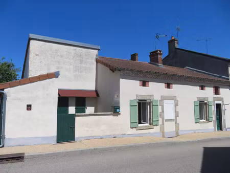 maison rénovée en centre bourg avec jardin et garage