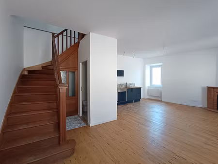maison de ville rénovée avec dépendance