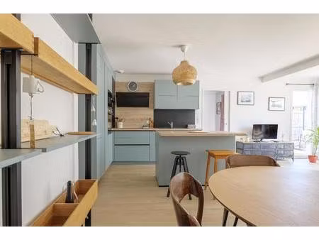 maison contemporaine avec jardin et garage