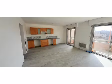 location appartement 3 pièces 69 m² à baraqueville (12160)