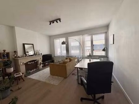 gerenoveerd 2-slpk appartement centrum kortrijk