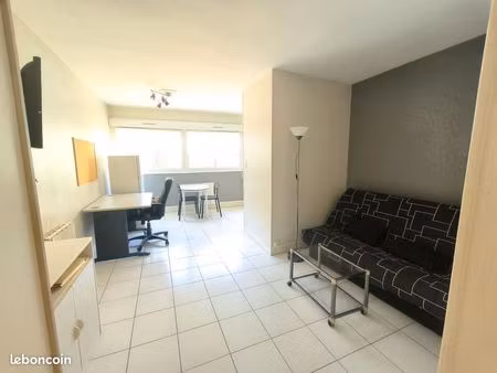 studio 1 pièce 26 m²