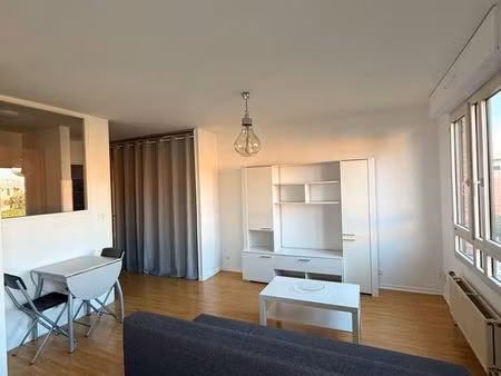 appartement t1bis meublé de 31 8 m² – évry-courcouronnes (hyper centre)