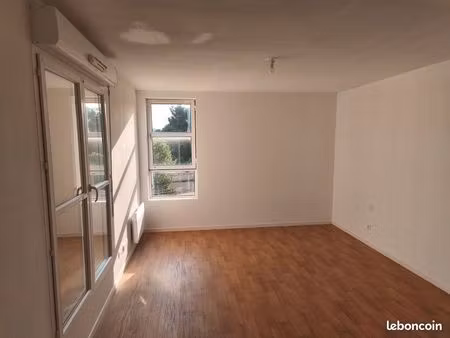charmant studio lumineux avec grand balcon – proche centre & gare (carré d'or)