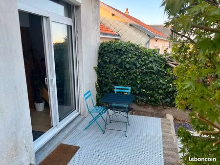 joli studio meublé indépendant avec terrasse – quartier tillay