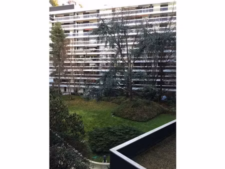 studette paris 16e