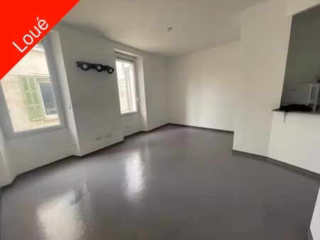 a louer studio de 28m2 à deux pas du port de la ciotat