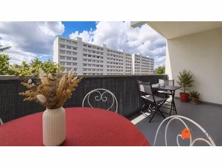 appartement t4 84 m2 avec balcon  vue dégagée