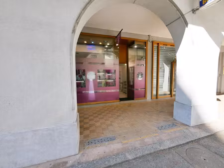 location commerce 18 m² à annecy (74000)