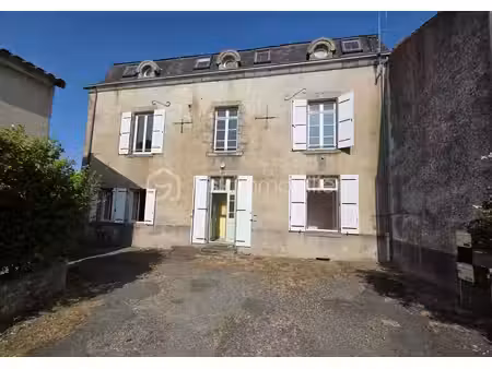 maison de ville de 220 m² à vernoux-en-gatine