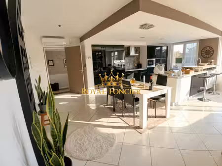 maison restaurée  proche des commodités