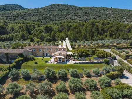 bonnieux - mas avec vue panoramique piscine et jardin paysager