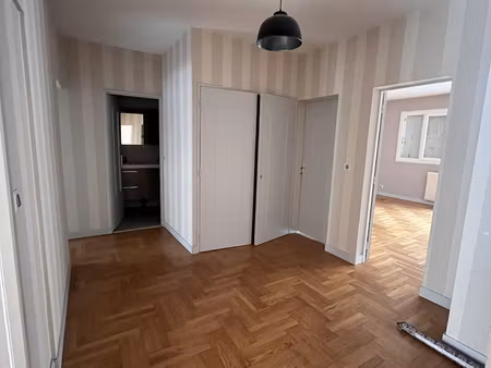t4 à louer - secteur préfecture immeuble avec ascenseur.