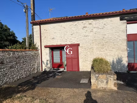 maison 3 pièces en pierre et cour