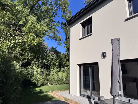 maison neuve dans cadre de verdure au calme