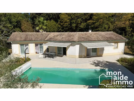 belle maison de 141 m² avec piscine et garage sur un terrain de
