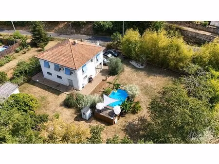 charmante maison de campagne avec jardin et piscine à 5 mins à pied du bourg de...